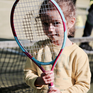 Trouver un club de tennis pour son enfant à Paris